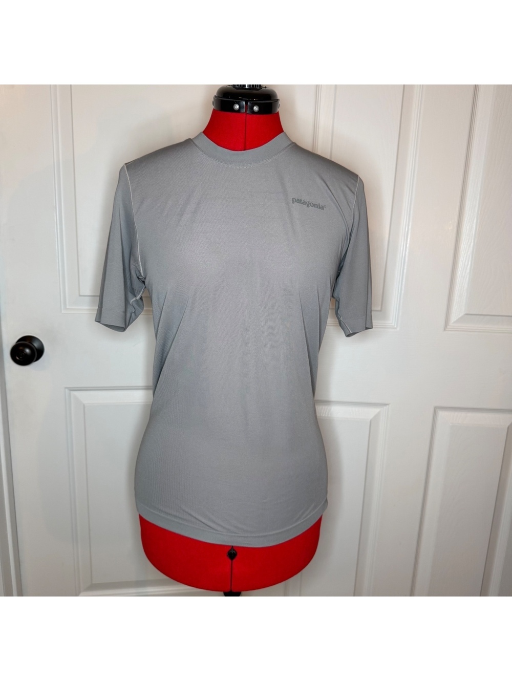 Patagonia Short Sleeve Lightweight Performance Shirt Men’s XS Gray